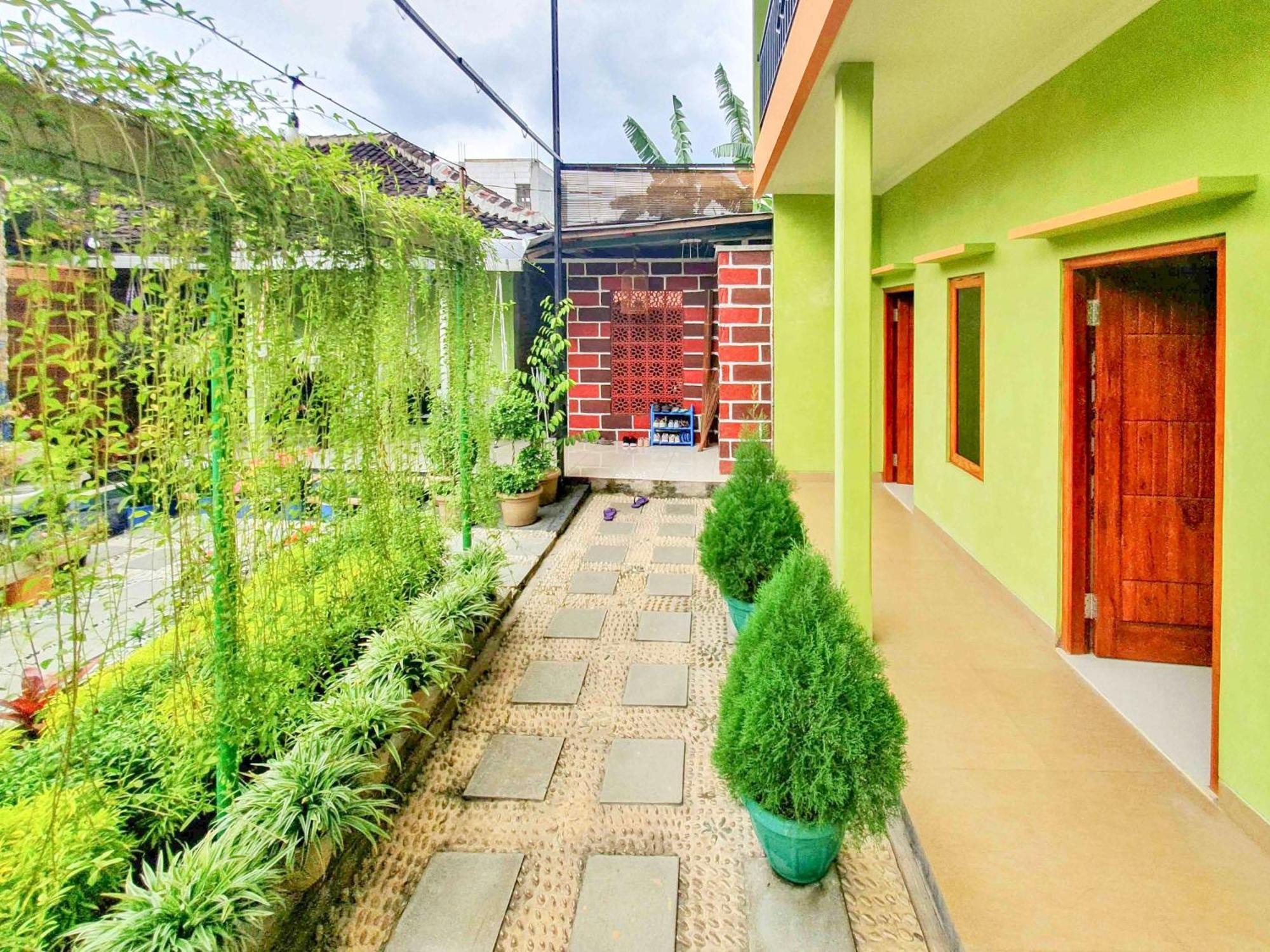 Reddoorz Syariah At Graha Adi Karya Kartasura Hotel Kartosuro Екстериор снимка