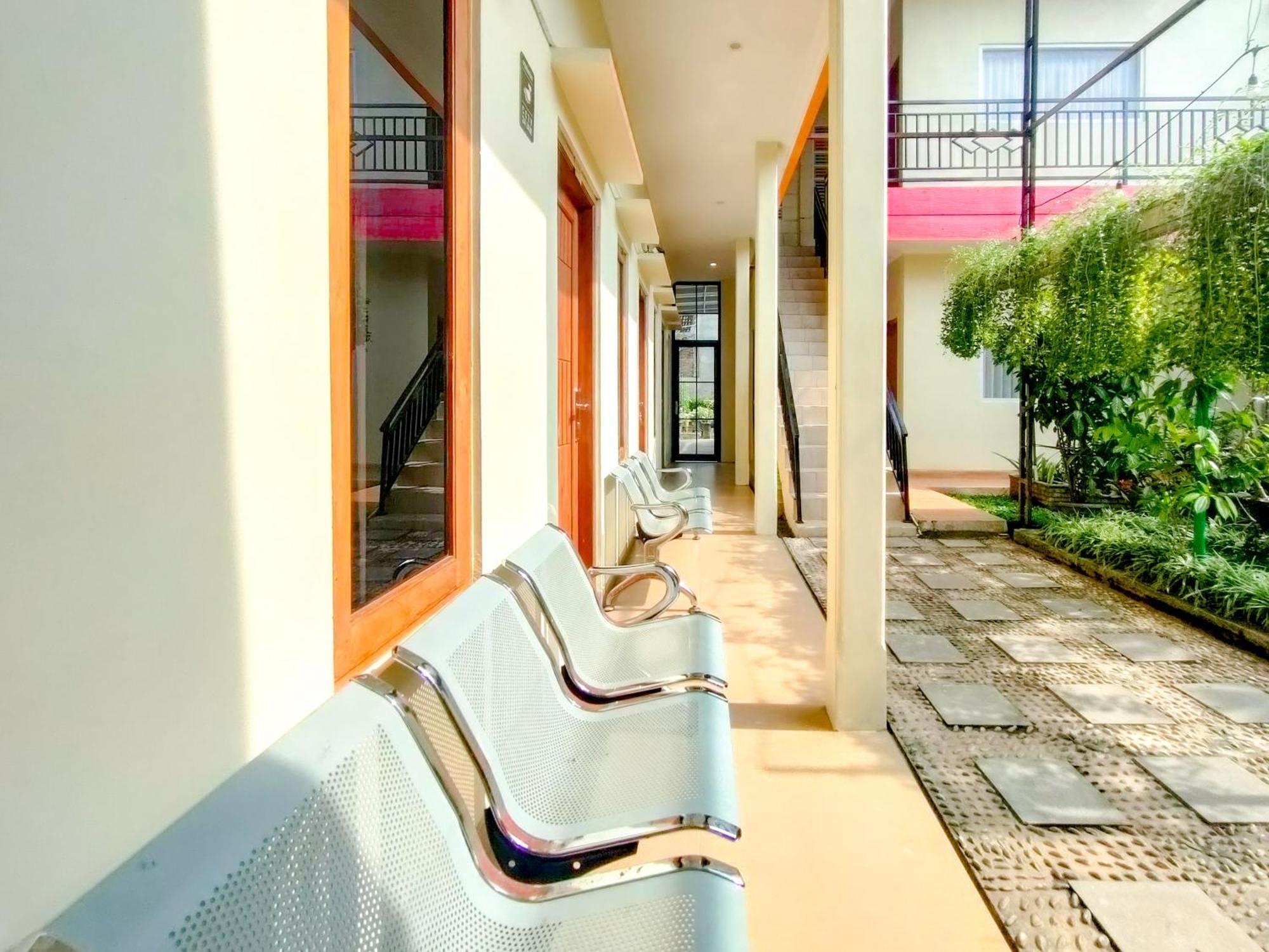 Reddoorz Syariah At Graha Adi Karya Kartasura Hotel Kartosuro Екстериор снимка